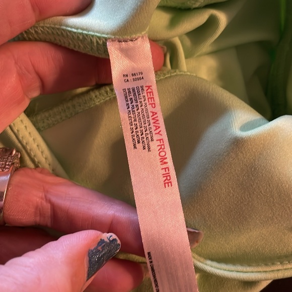 FREE PEOPLE MOVEMENT CRISS CROSS WAIST CROPPED LEGGINGS GREEN SIZE SMALL - Picture 9 of 9